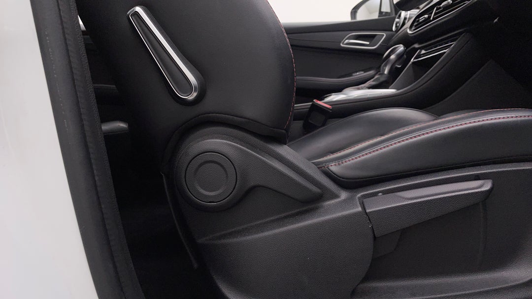 2020 MG HS Excite, Automatic, 68983 km, Drivers Side Adjustment Panel