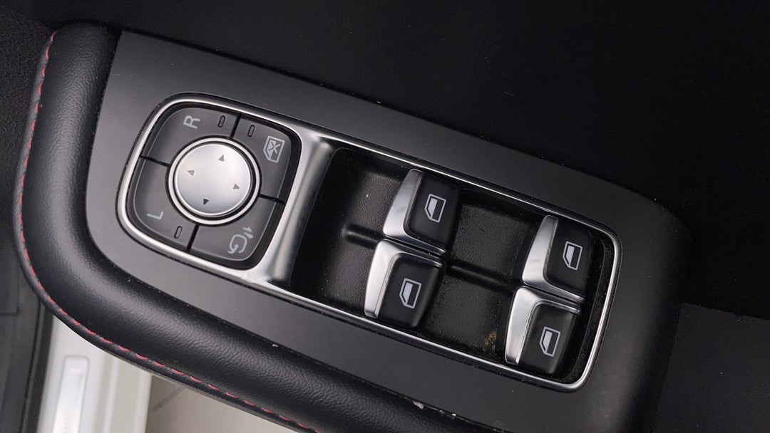 2020 MG HS Excite, Automatic, 68983 km, Drivers Side Door Panel Controls