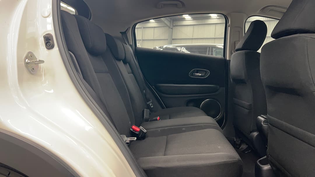 2017 Honda HR-V Vti-s, Automatic, 72333 km, Right Side Rear Door Cabin View