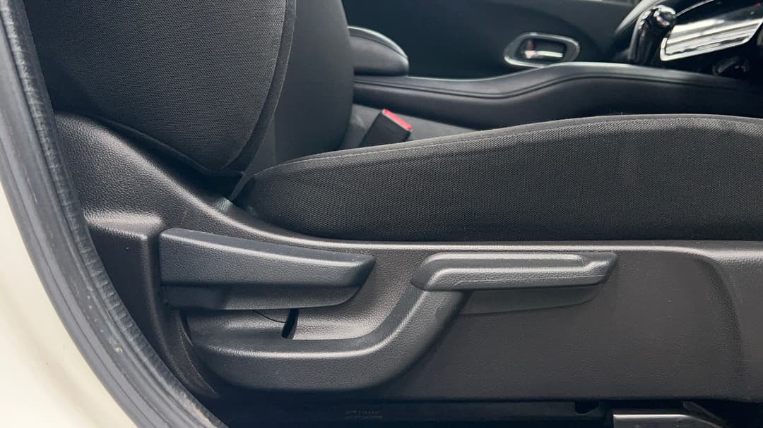 2017 Honda HR-V Vti-s, Automatic, 72333 km, Drivers Side Adjustment Panel