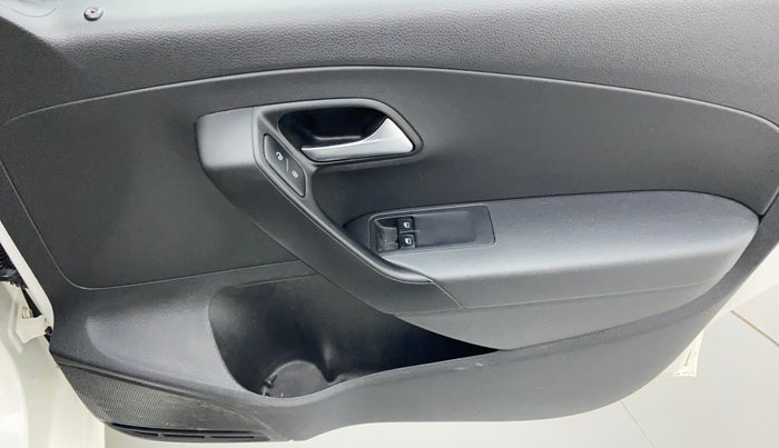 2018 Volkswagen Ameo Trendline 1.0, Petrol, Manual, 55,482 km, Driver Side Door Panels Control