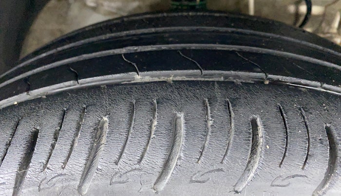 2019 Mahindra XUV300 W8(O), Diesel, Manual, 52,637 km, Right Front Tyre Tread