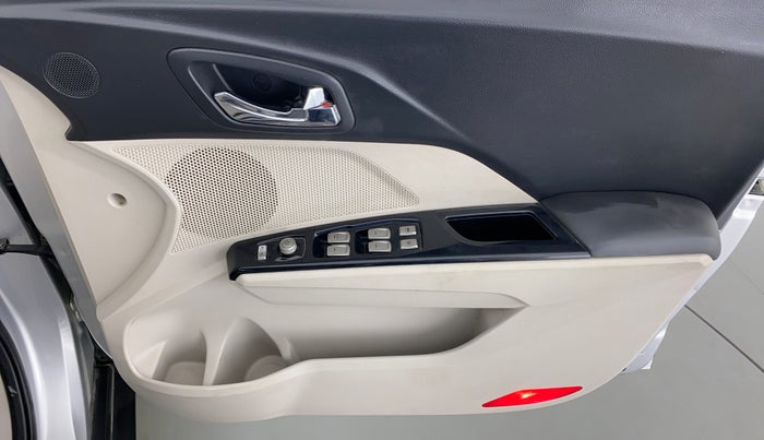 2019 Mahindra XUV300 W8(O), Diesel, Manual, 52,637 km, Driver Side Door Panels Control