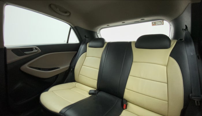 2014 Hyundai Elite i20 MAGNA 1.2, Petrol, Manual, 1,05,921 km, Right Side Rear Door Cabin