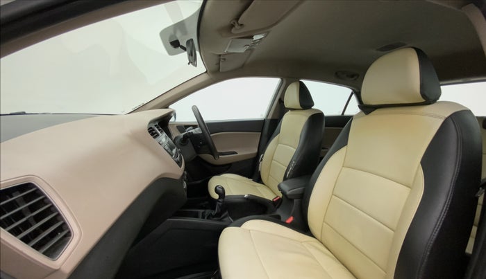 2014 Hyundai Elite i20 MAGNA 1.2, Petrol, Manual, 1,05,921 km, Right Side Front Door Cabin