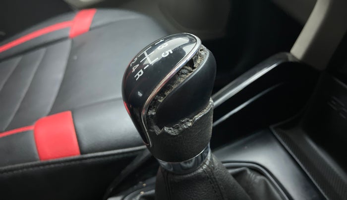 2014 Ford Ecosport 1.5 TREND TDCI, Diesel, Manual, 55,689 km, Gear lever - Knob has minor damage