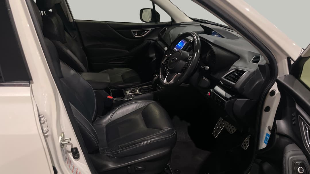 2018 Subaru Forester 2.5i-s (AWD), Automatic, 152071 km, Right Side Front Door Cabin View