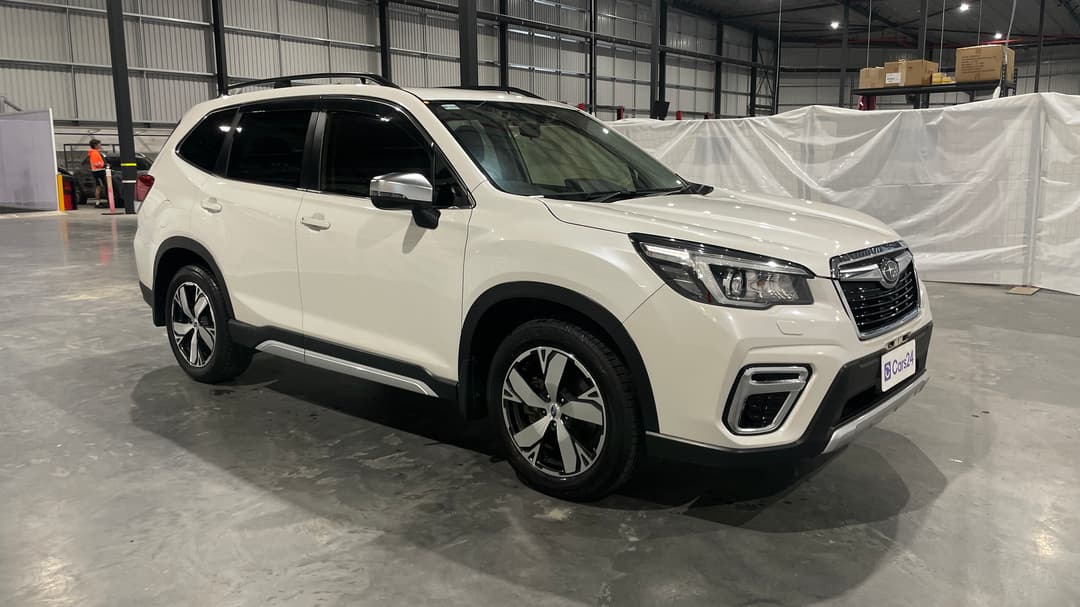 2018 Subaru Forester 2.5i-s (AWD), Automatic, 152071 km, Right Front Diagonal (45- Degree) View
