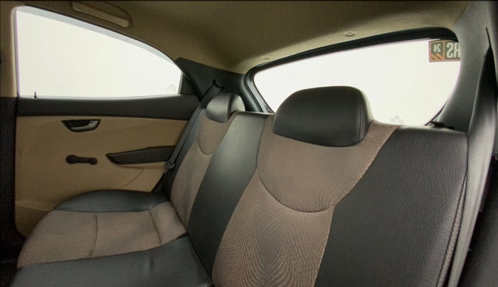 2016 Hyundai Eon SPORTZ, Petrol, Manual, 37,270 km, Right Side Rear Door Cabin