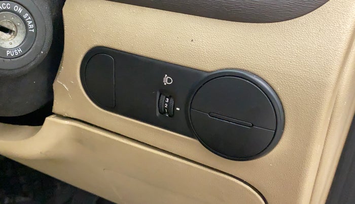 2010 Hyundai i10 SPORTZ 1.2, Petrol, Manual, 1,10,341 km, Dashboard - Headlight height adjustment not working