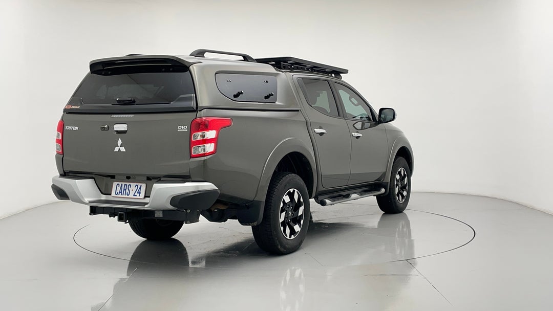 Right Back Diagonal (45- Degree) View