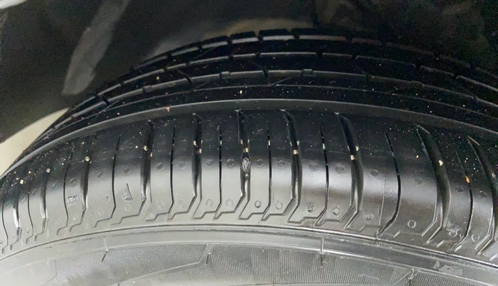 2016 Hyundai Elite i20 ASTA 1.2 (O), CNG, Manual, 46,330 km, Left Front Tyre Tread