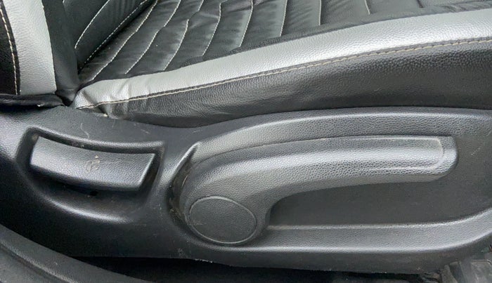 2016 Hyundai Elite i20 ASTA 1.2 (O), CNG, Manual, 46,330 km, Driver Side Adjustment Panel