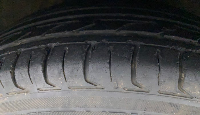 2013 Hyundai i10 MAGNA 1.2, Petrol, Manual, 72,958 km, Right Front Tyre Tread