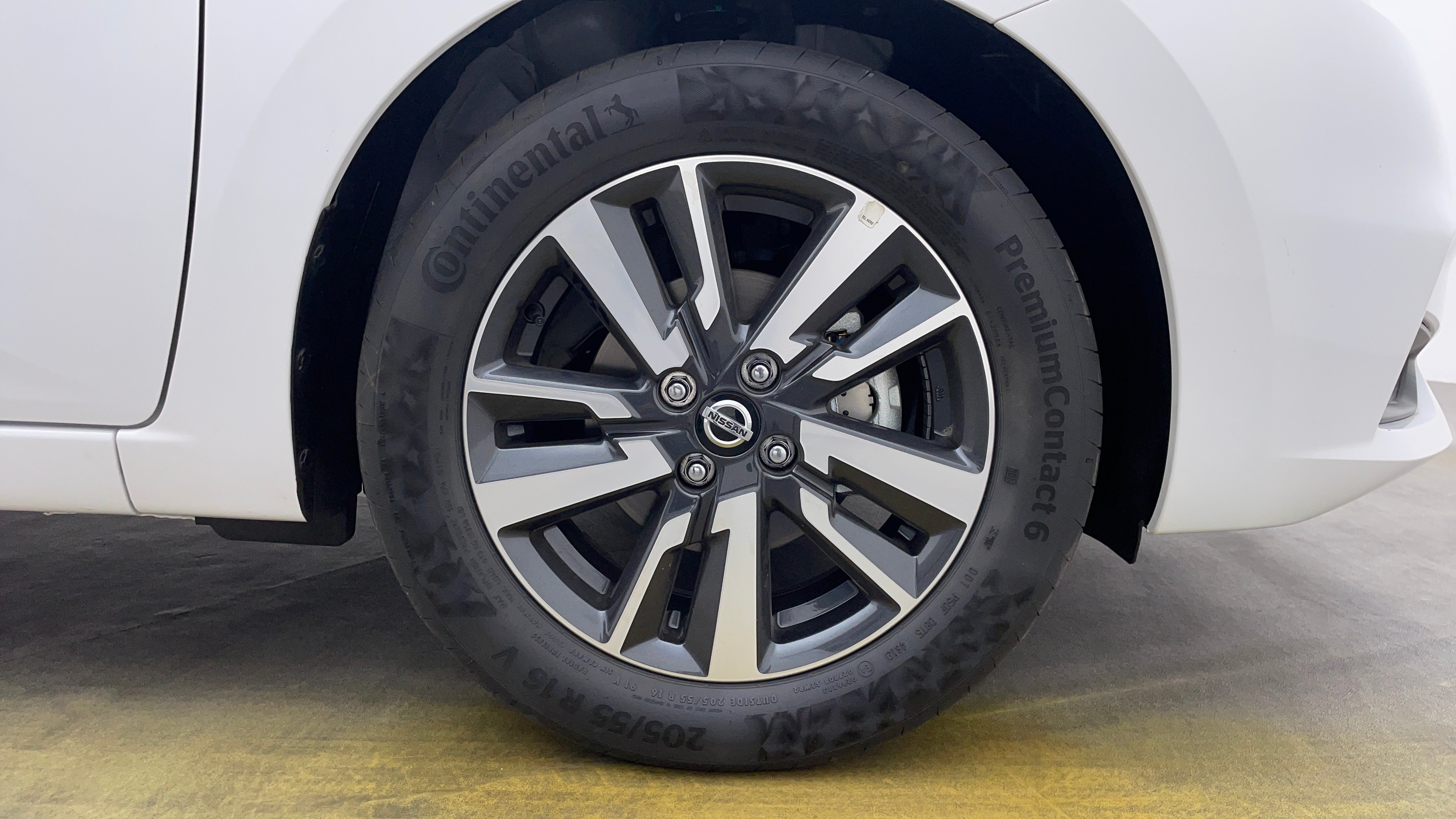 Nissan Sunny-Right Front Tyre