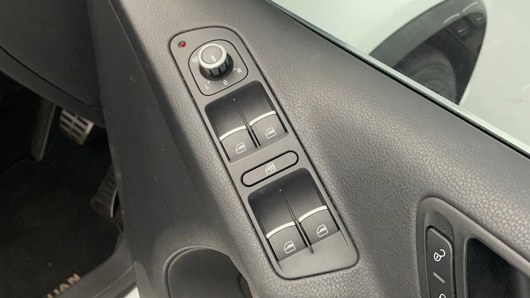 2015 Volkswagen Tiguan 155 Tsi R-line (4x4), Automatic, 81874 km, Drivers Side Door Panel Controls