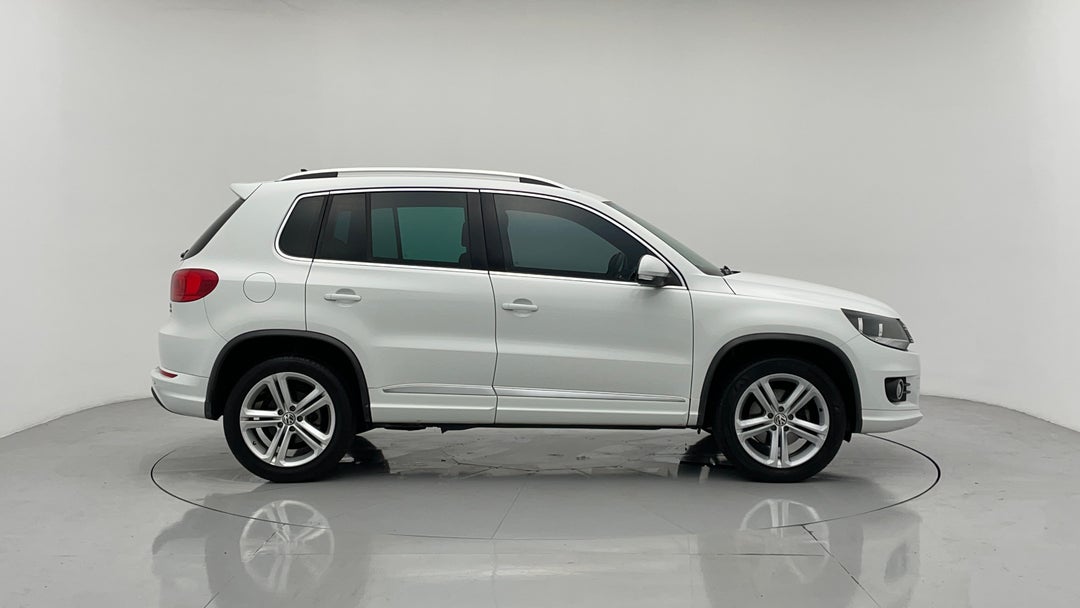 2015 Volkswagen Tiguan 155 Tsi R-line (4x4), Automatic, 81874 km, Right Side View