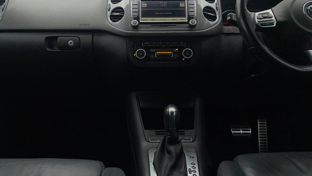 2015 Volkswagen Tiguan 155 Tsi R-line (4x4), Automatic, 81874 km, Center Console