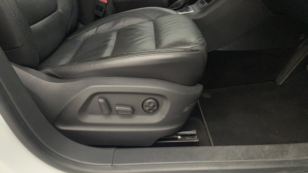 2015 Volkswagen Tiguan 155 Tsi R-line (4x4), Automatic, 81874 km, Drivers Side Adjustment Panel