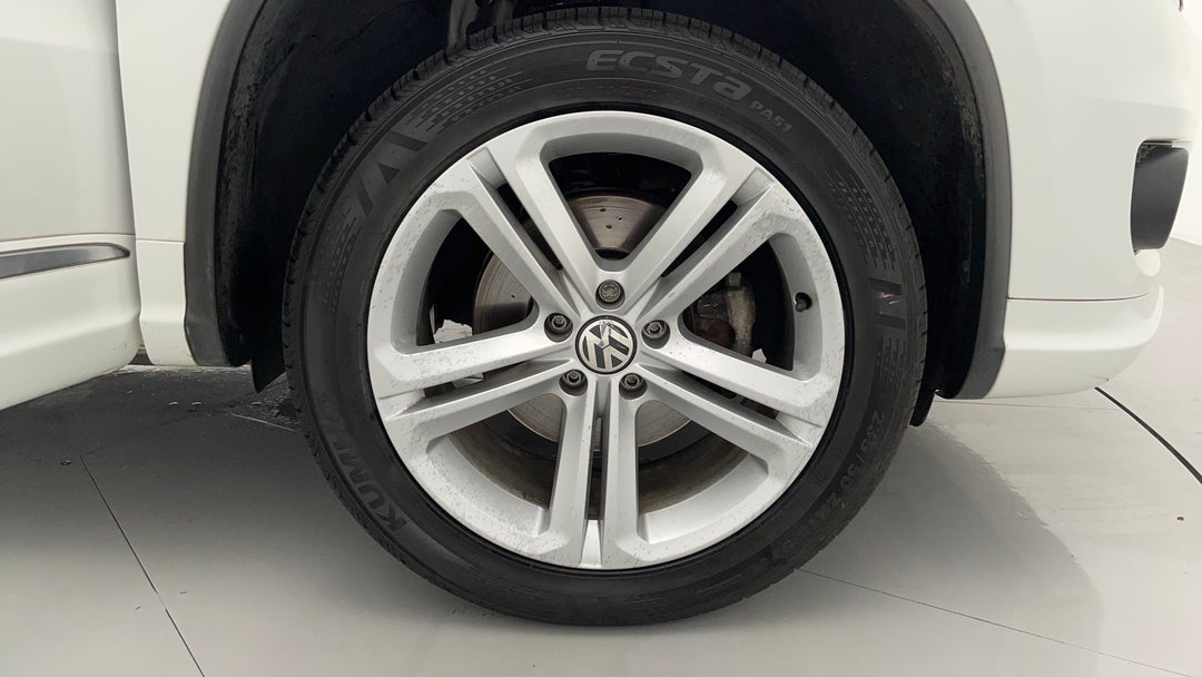 2015 Volkswagen Tiguan 155 Tsi R-line (4x4), Automatic, 81874 km, Right Front Wheel