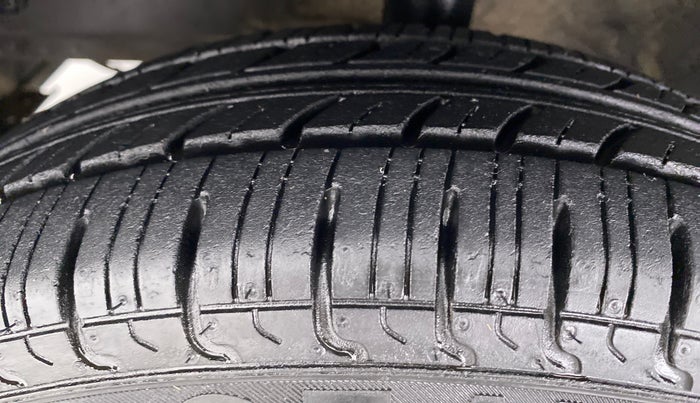2016 Hyundai Eon ERA PLUS, Petrol, Manual, 21,195 km, Left Front Tyre Tread
