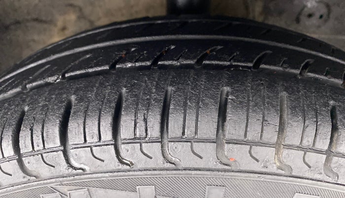 2016 Hyundai Eon ERA PLUS, Petrol, Manual, 21,195 km, Right Front Tyre Tread