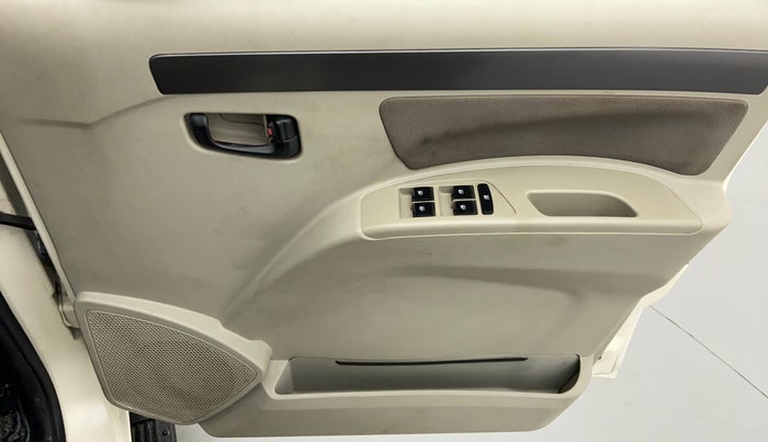 2017 Mahindra Scorpio S6 PLUS, Diesel, Manual, 42,408 km, Driver Side Door Panels Controls