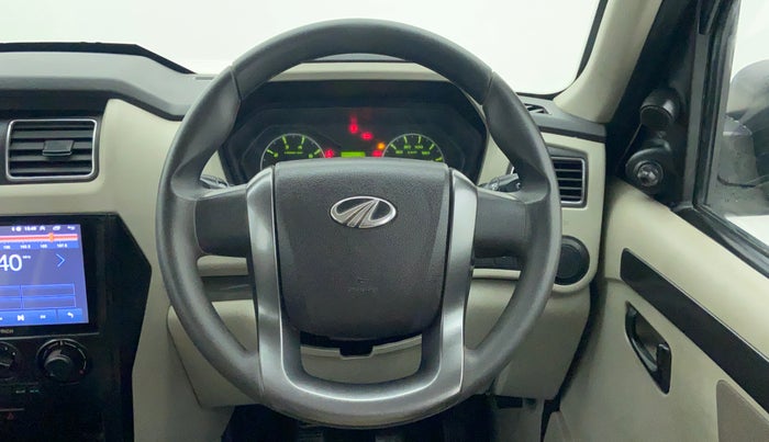 2017 Mahindra Scorpio S6 PLUS, Diesel, Manual, 42,408 km, Steering Wheel Close-up
