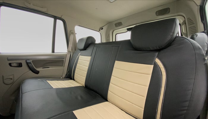 2017 Mahindra Scorpio S6 PLUS, Diesel, Manual, 42,408 km, Right Side Door Cabin View
