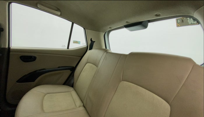 2013 Hyundai i10 MAGNA 1.1, CNG, Manual, 45,100 km, Right Side Rear Door Cabin