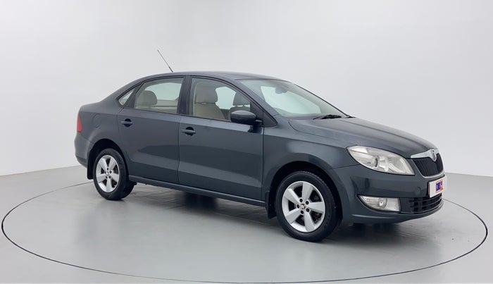2016 Skoda Rapid 1.6 MPI STYLE PLUS AT, Petrol, Automatic, 1,25,533 km, Right Front Diagonal