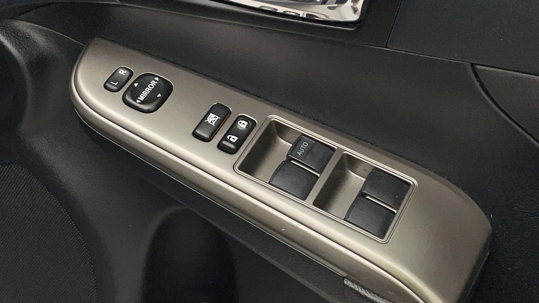 2017 Toyota Aurion At-x, Automatic, 103336 km, Drivers Side Door Panel Controls