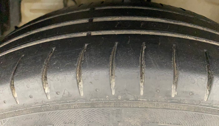 2012 Maruti Swift Dzire VDI, Diesel, Manual, 1,37,530 km, Left Front Tyre Tread