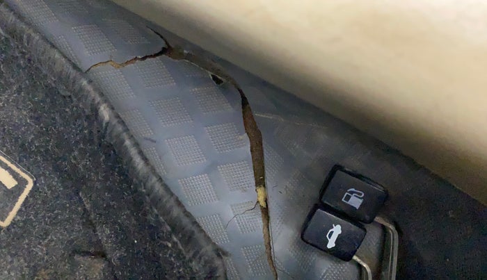 2012 Maruti Swift Dzire VDI, Diesel, Manual, 1,37,530 km, Flooring - Carpet is minor damage
