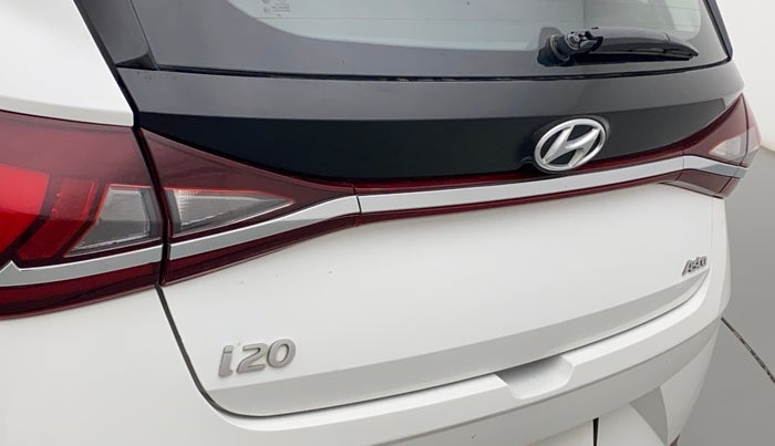 2022 Hyundai NEW I20 ASTA 1.2 MT, Petrol, Manual, 36,592 km, Dicky (Boot door) - Minor scratches