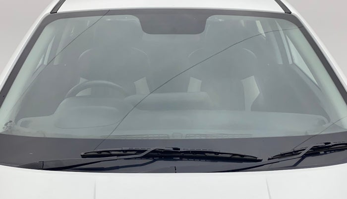 2022 Hyundai NEW I20 ASTA 1.2 MT, Petrol, Manual, 36,592 km, Front windshield - Minor spot on windshield