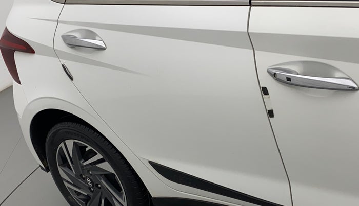 2022 Hyundai NEW I20 ASTA 1.2 MT, Petrol, Manual, 36,592 km, Right rear door - Minor scratches