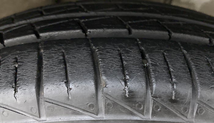 2019 Maruti Alto VXI, Petrol, Manual, 13,757 km, Right Front Tyre Tread