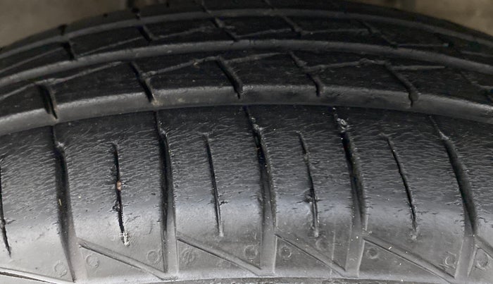 2019 Maruti Alto VXI, Petrol, Manual, 13,757 km, Left Front Tyre Tread