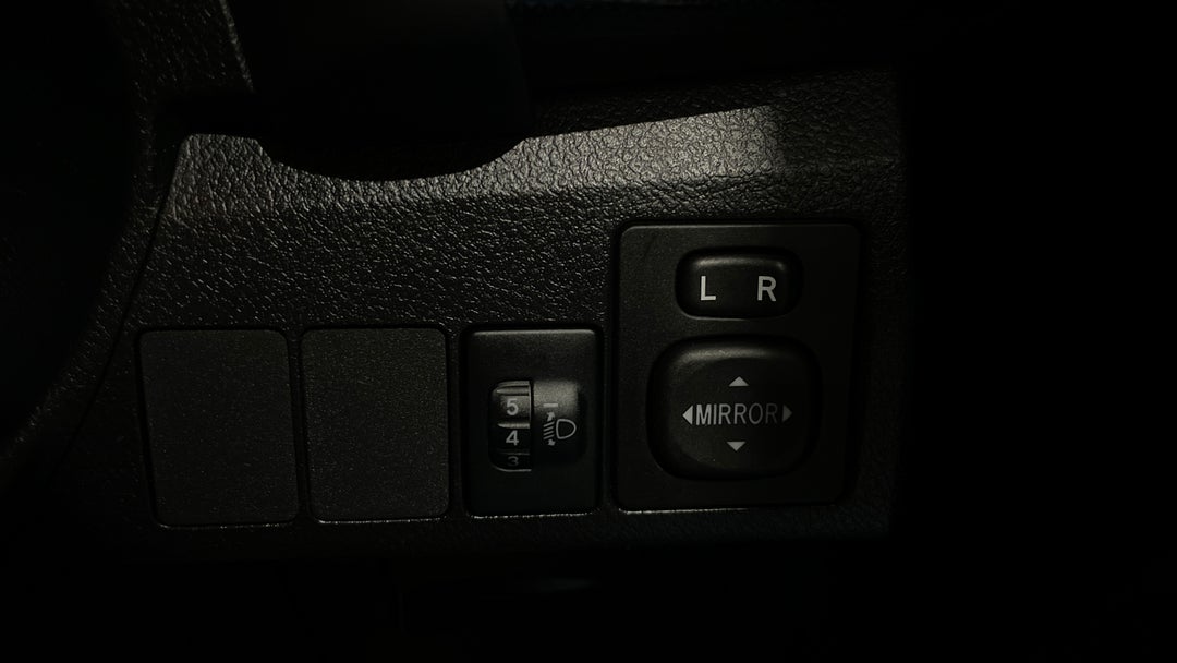2018 Toyota Corolla Ascent Sport, Automatic, 57573 km, Utility Switches/Buttons