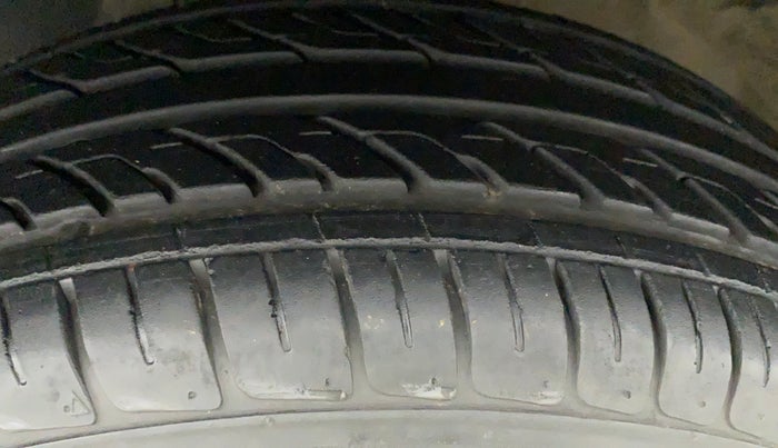 2016 Mahindra Kuv100 K2 6 STR, Petrol, Manual, 59,889 km, Left Front Tyre Tread