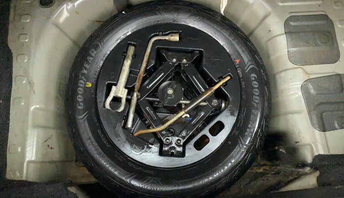 2016 Mahindra Kuv100 K2 6 STR, Petrol, Manual, 59,889 km, Spare Tyre