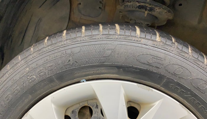 2014 Hyundai Grand i10 MAGNA 1.2 KAPPA VTVT, Petrol, Manual, 24,080 km, Left front tyre - Minor crack