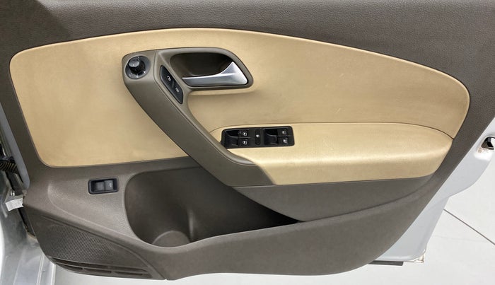 2015 Volkswagen Vento HIGHLINE PETROL, Petrol, Manual, 75,838 km, Driver Side Door Panels Control