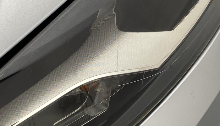 2015 Volkswagen Vento HIGHLINE PETROL, Petrol, Manual, 75,838 km, Left headlight - Minor scratches