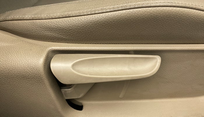 2015 Volkswagen Vento HIGHLINE PETROL, Petrol, Manual, 75,838 km, Driver Side Adjustment Panel