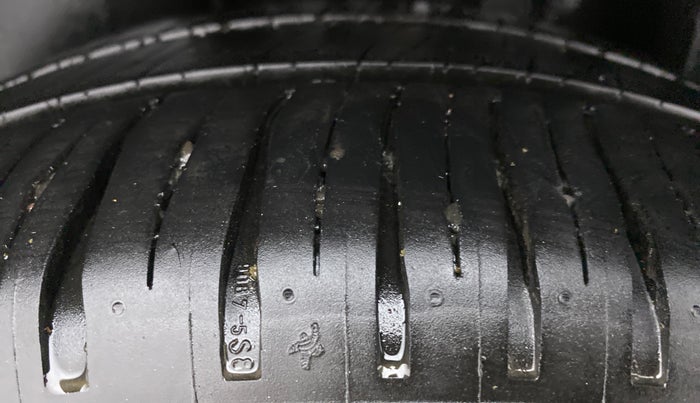 2015 Volkswagen Vento HIGHLINE PETROL, Petrol, Manual, 75,838 km, Left Rear Tyre Tread