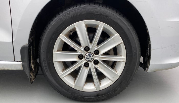 2015 Volkswagen Vento HIGHLINE PETROL, Petrol, Manual, 75,838 km, Right Front Wheel
