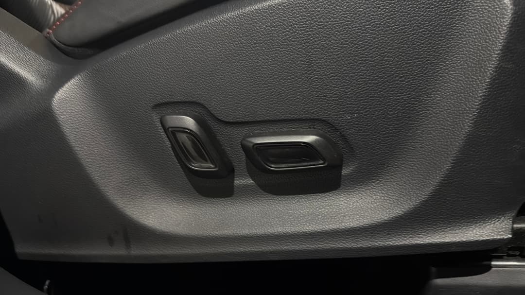2022 MG Zst Essence, Automatic, 35651 km, Drivers Side Adjustment Panel