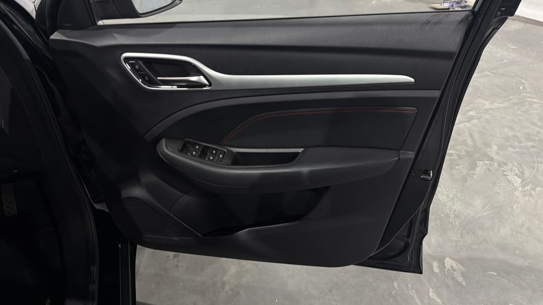 2022 MG Zst Essence, Automatic, 35651 km, Speaker View